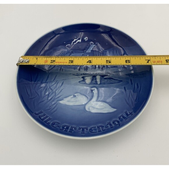 Bing & Grondahl  Copenhagen Porcelain "Christmas in the Village" 1974 Plate - Picture 4 of 4